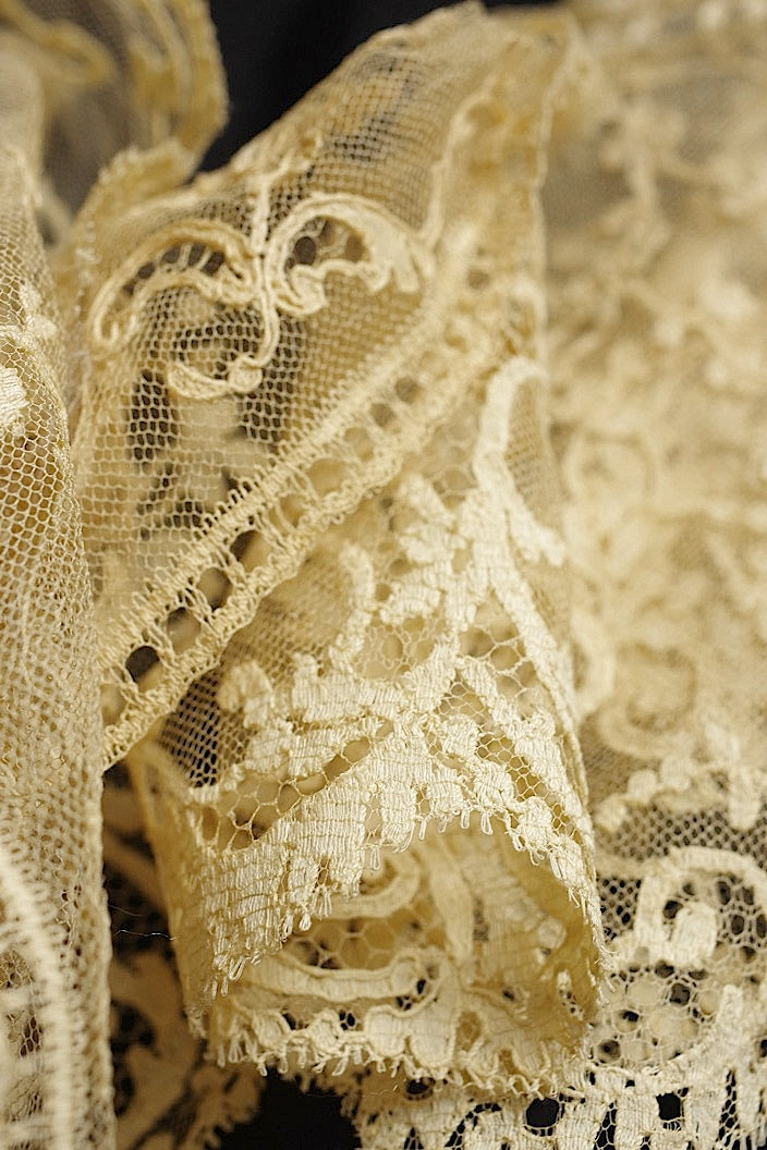 アンティークレース dentelle ancinne 245cm .FR a l'epoque