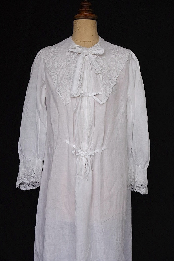 アンティークワンピース vêtement  antique robe de chambre 1 .FR a l'epoque