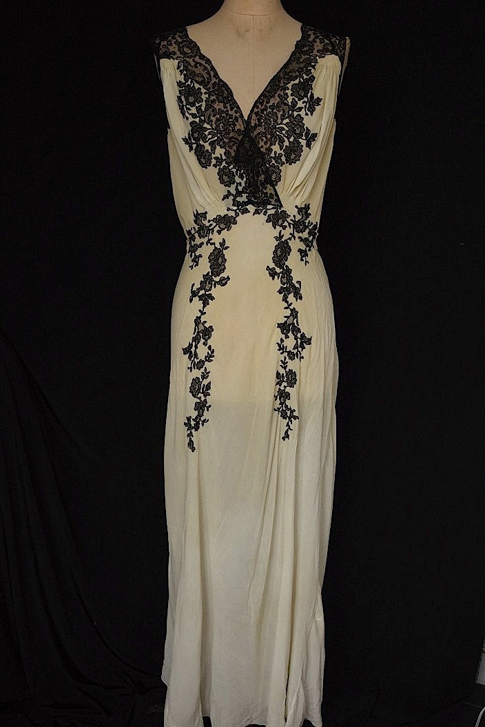 アンティークワンピース vêtement  antique robe de chambre 2 .FR a l'epoque