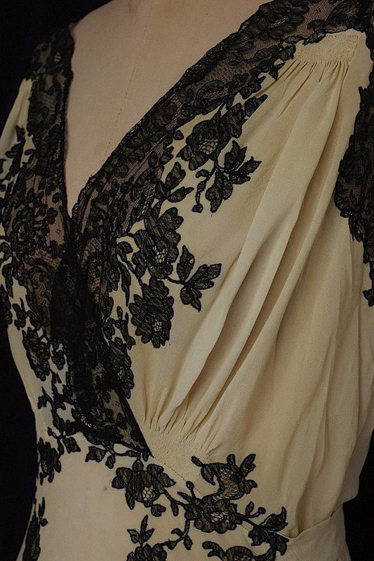 アンティークワンピース vêtement antique robe de chambre 2 .FR a l'epoque