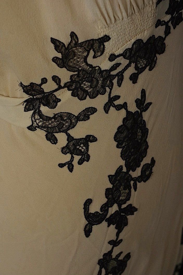 アンティークワンピース vêtement antique robe de chambre 2 .FR a l'epoque