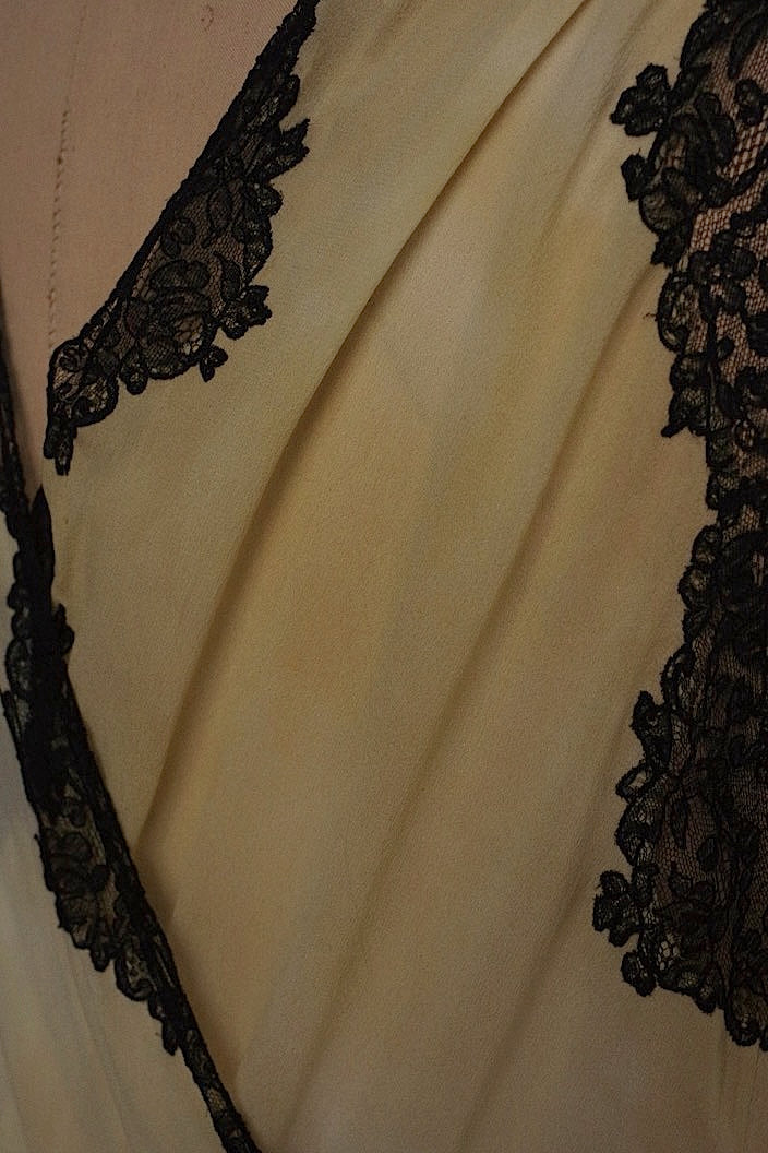 アンティークワンピース vêtement antique robe de chambre 2 .FR a l'epoque