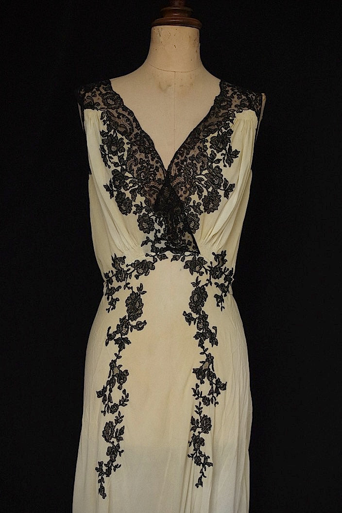 アンティークワンピース vêtement antique robe de chambre 2 .FR a l'epoque