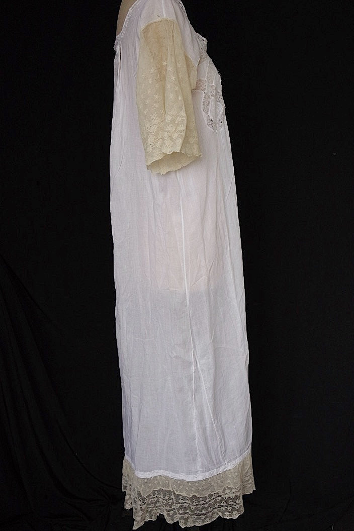 アンティークワンピース vêtement  antique robe de chambre 3 .FR a l'epoque
