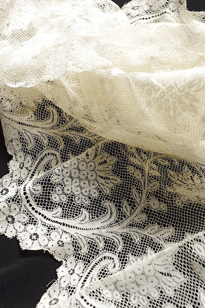 アンティークレース dentelle ancinne 184cm .FR a l'epoque