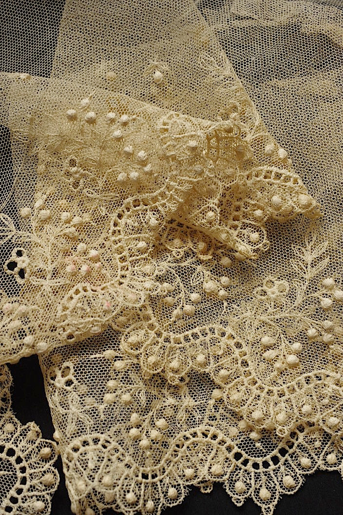 アンティークレース dentelle ancinne 184cm 187cm .FR a l'epoque