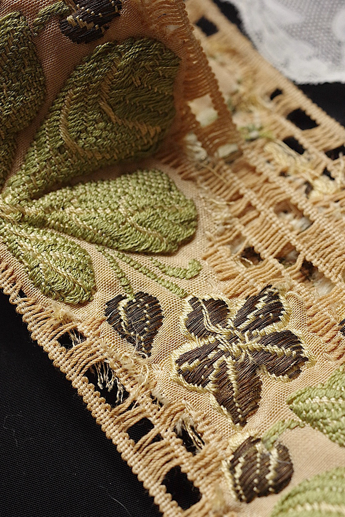 アンティークレース dentelle et ruban antique .FR a l'epoque