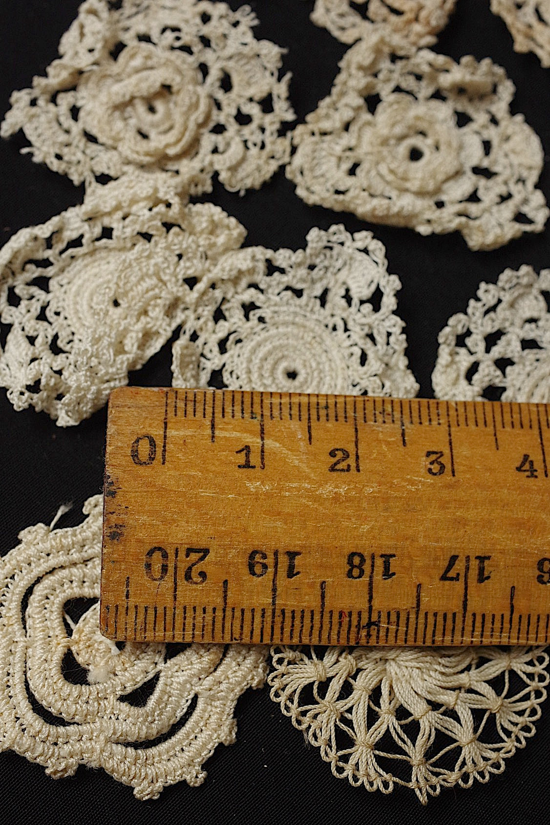 アンティークレース dentelle ancienne クロシェモチーフ47個+bonnet .FR a l'epoque