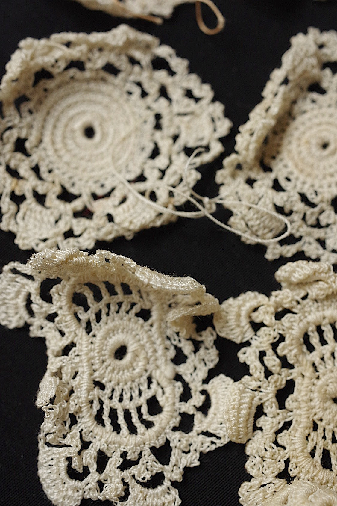 アンティークレース dentelle ancienne クロシェモチーフ47個+bonnet .FR a l'epoque