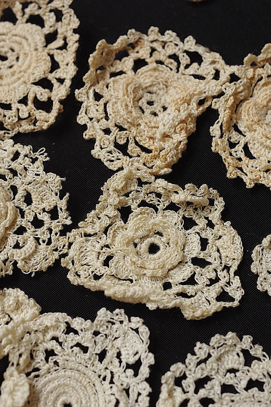アンティークレース dentelle ancienne クロシェモチーフ47個+bonnet .FR a l'epoque