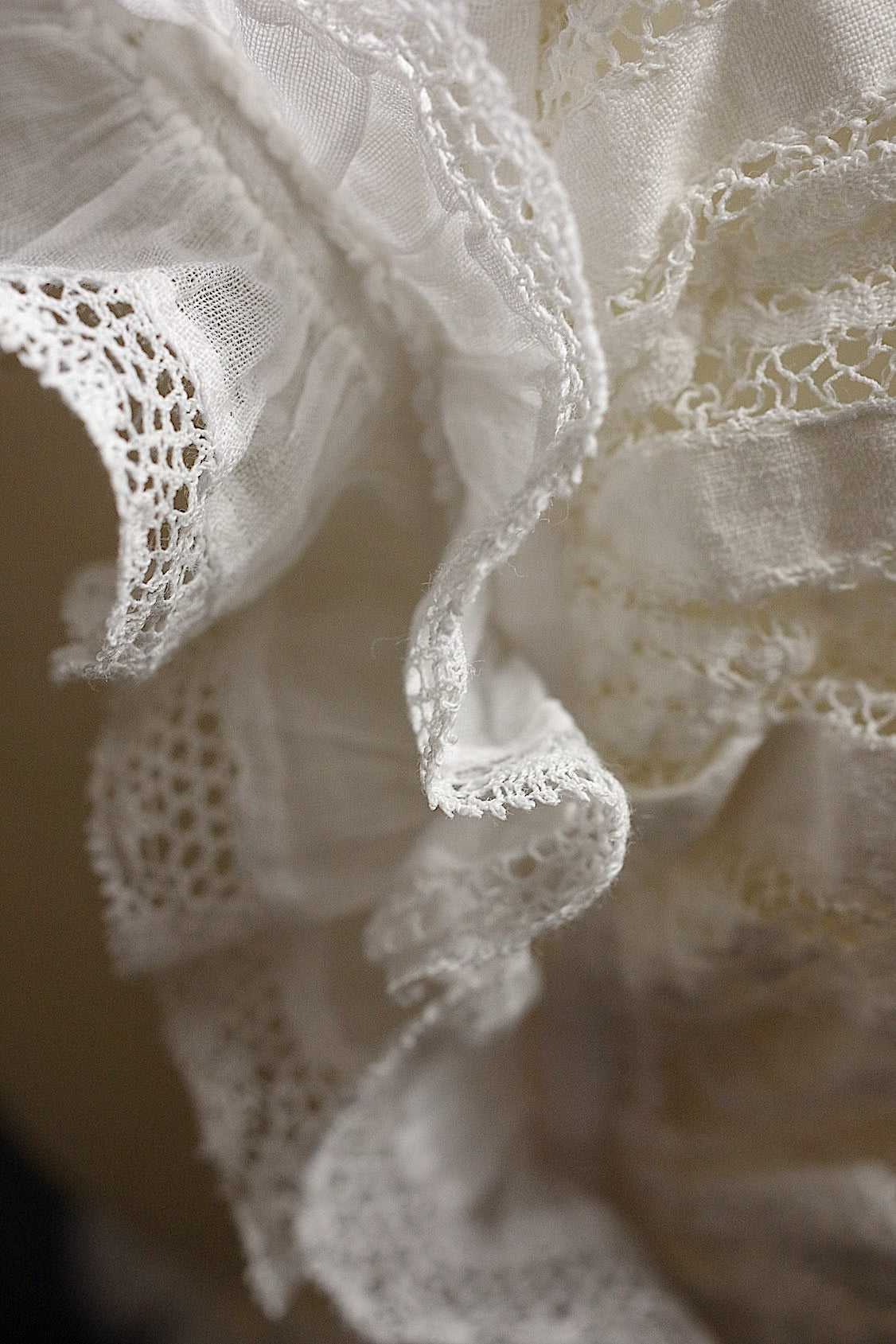 アンティークレース dentelle ancienne ボネ .FR a l'epoque