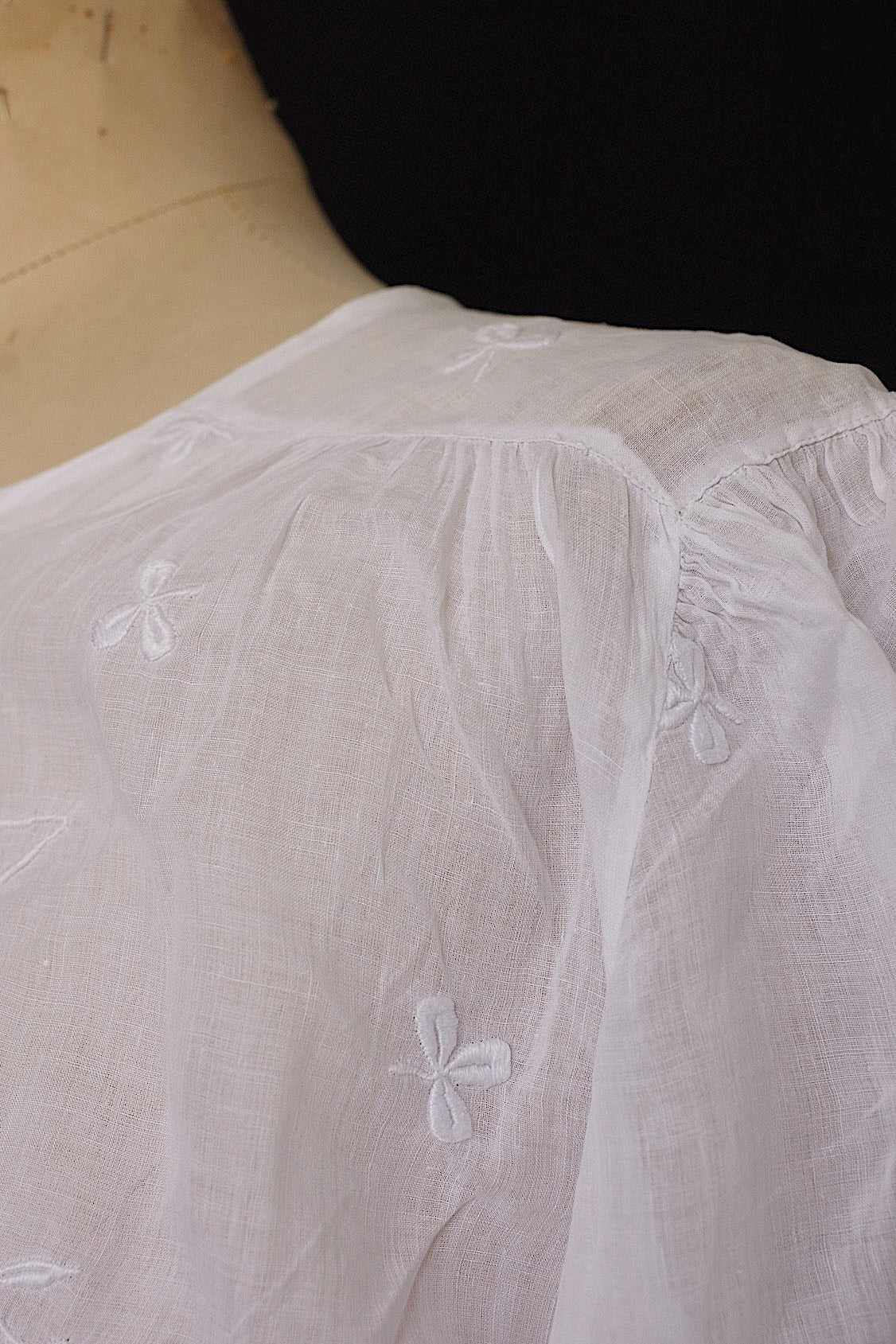 アンティークブラウス vêtement antique .FR a l'epoque