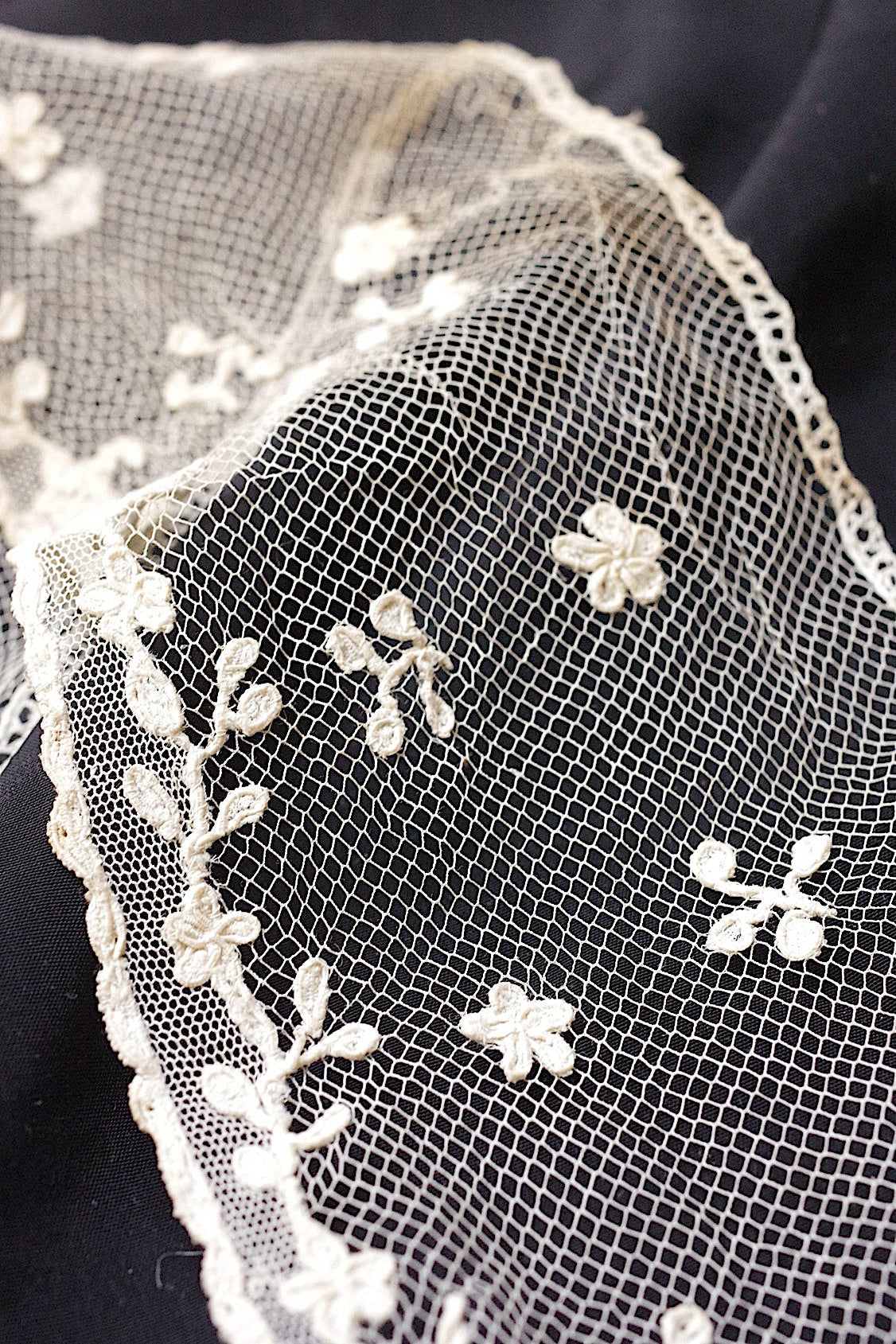 アンティークレース dentelle ancienne 150cm 150cm アランソン .FR a l'epoque