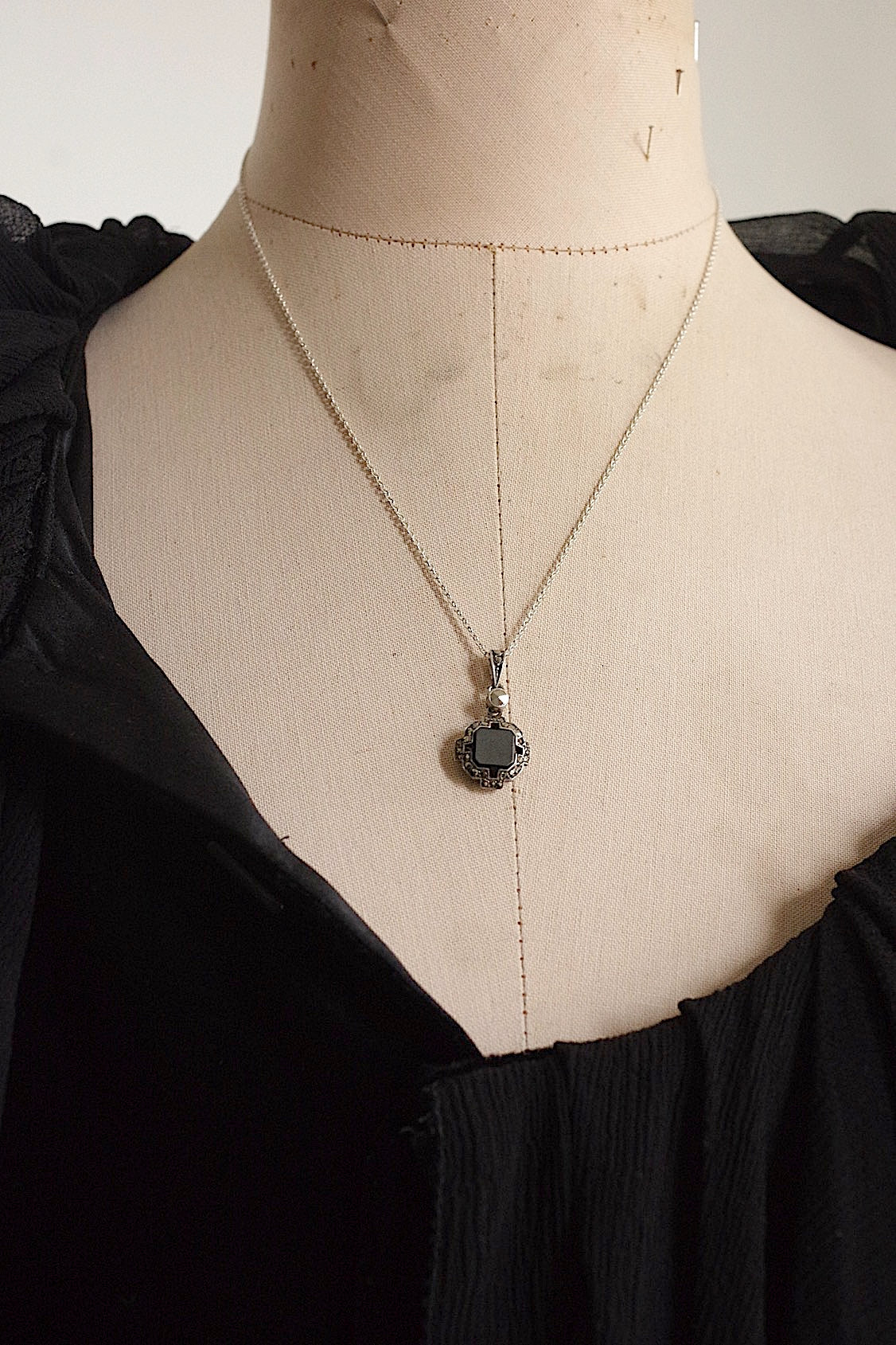 アンティークペンダント collier antique .FR a l'epoque