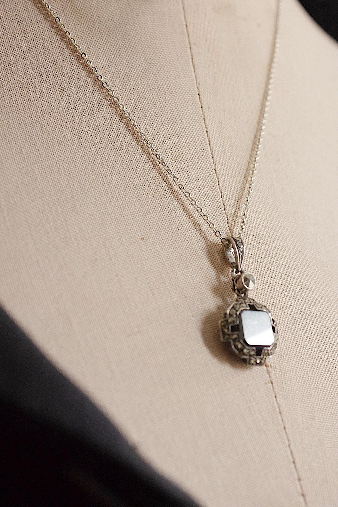 アンティークペンダント collier antique .FR a l'epoque