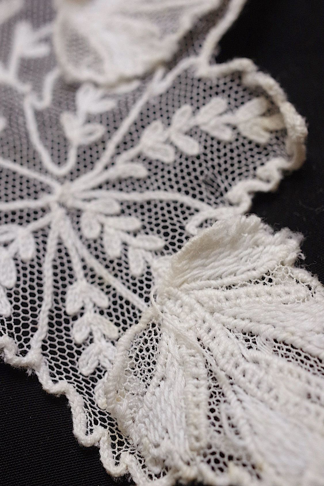 アンティークレース dentelle ancienne タイ .FR a l'epoque