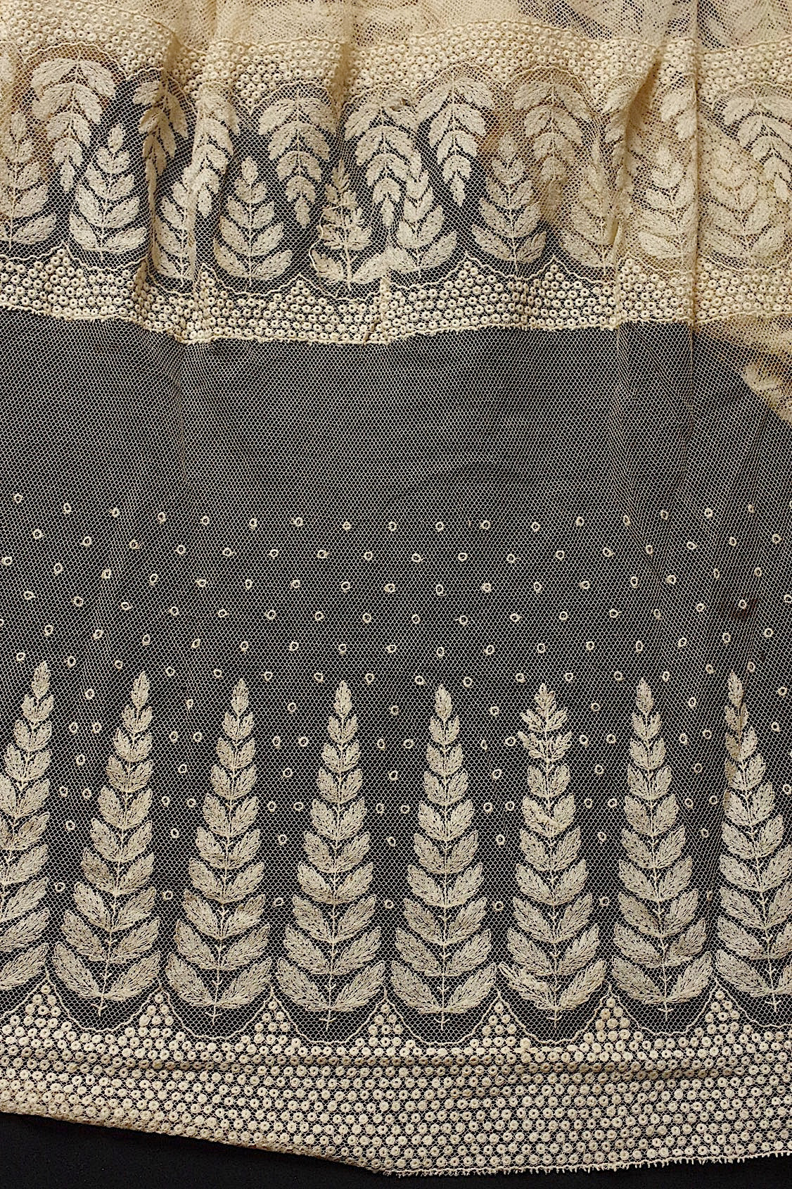 アンティークレース dentelle ancienne スカート生地 ハギレ1 .FR a l'epoque