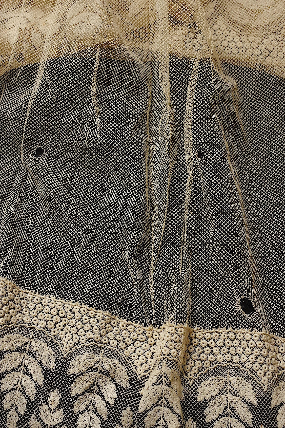 アンティークレース dentelle ancienne スカート生地 ハギレ1 .FR a l'epoque