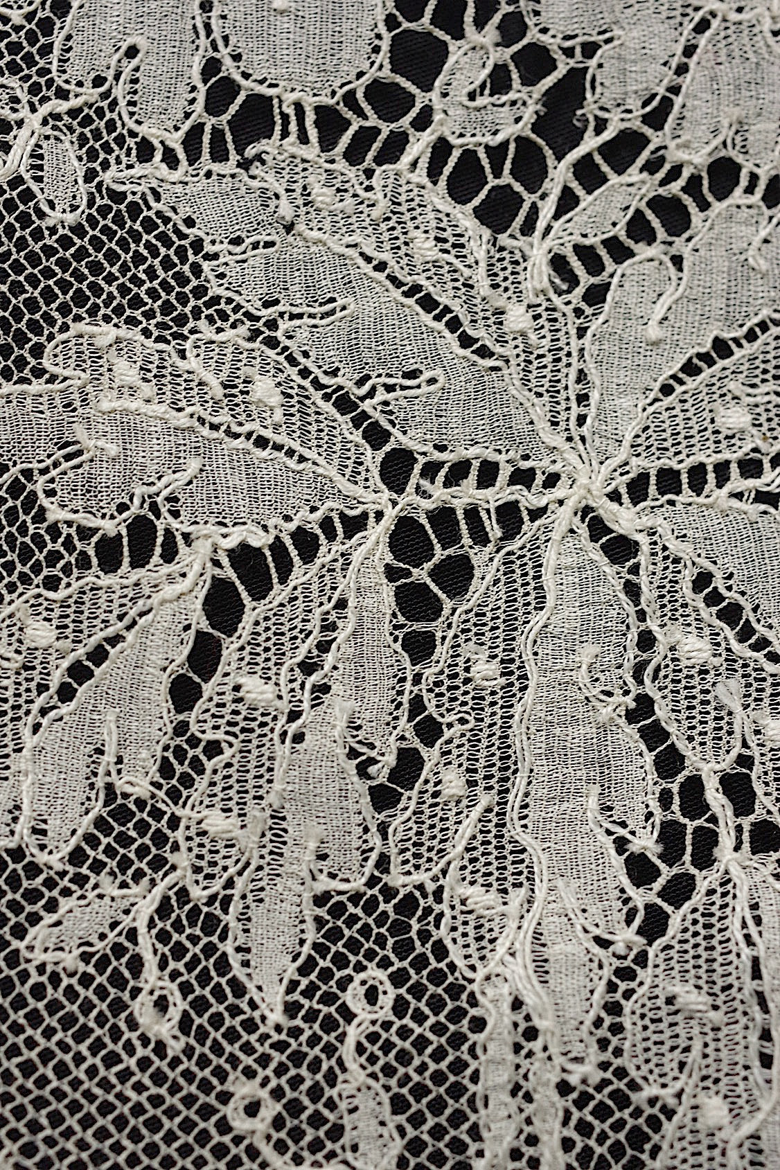 アンティークレース dentelle ancienne 134cm .FR a l'epoque
