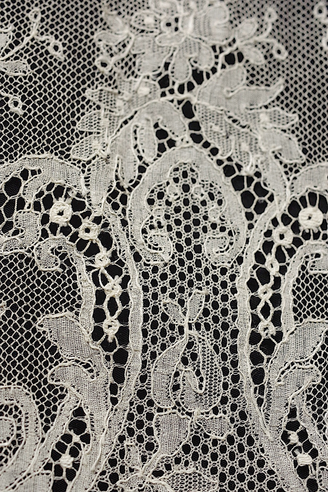 アンティークレース dentelle ancienne 134cm .FR a l'epoque