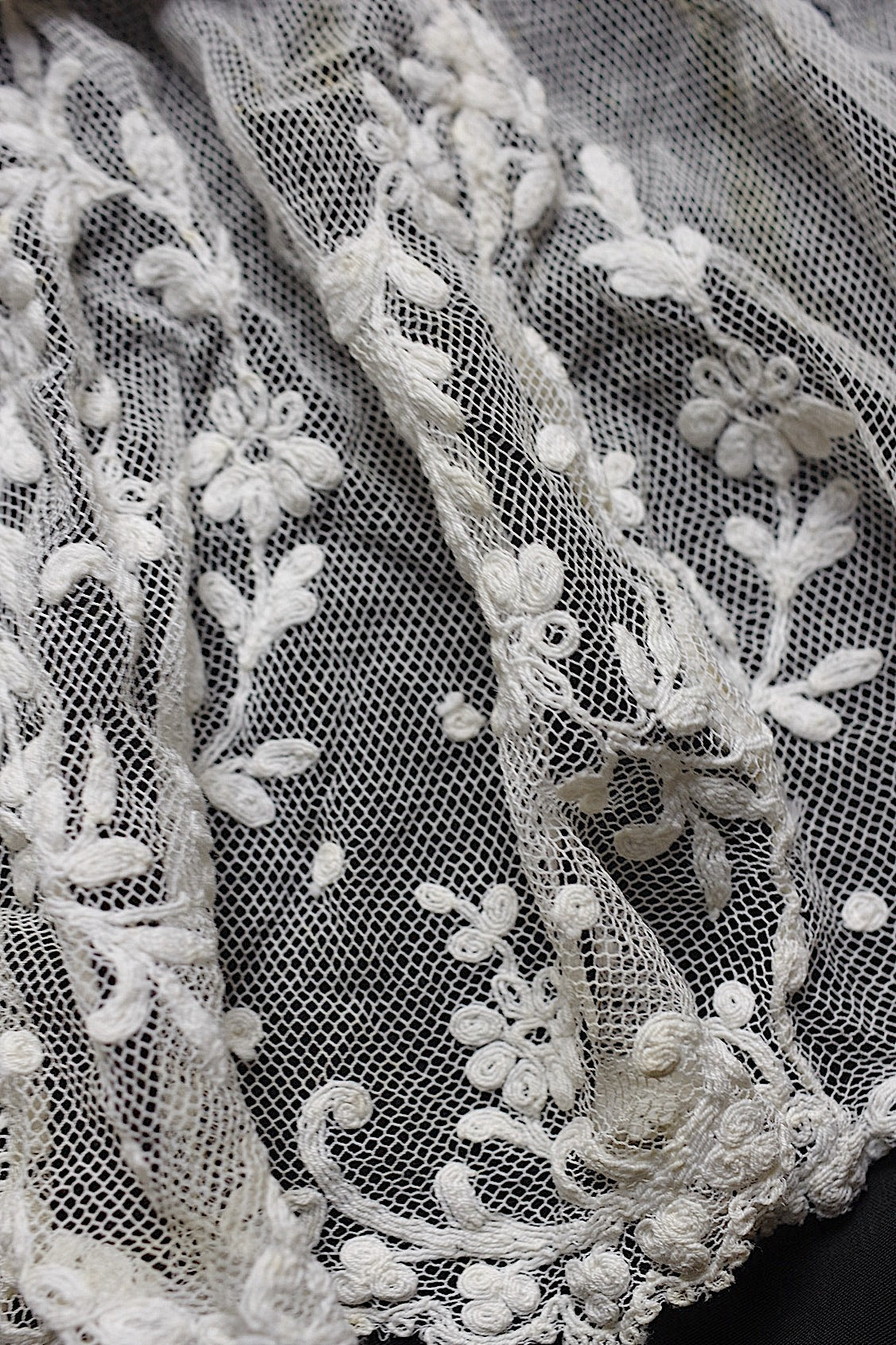 アンティークレース dentelle ancienne-antique lace 刺繍カバー 素材 .FR a l'epoque