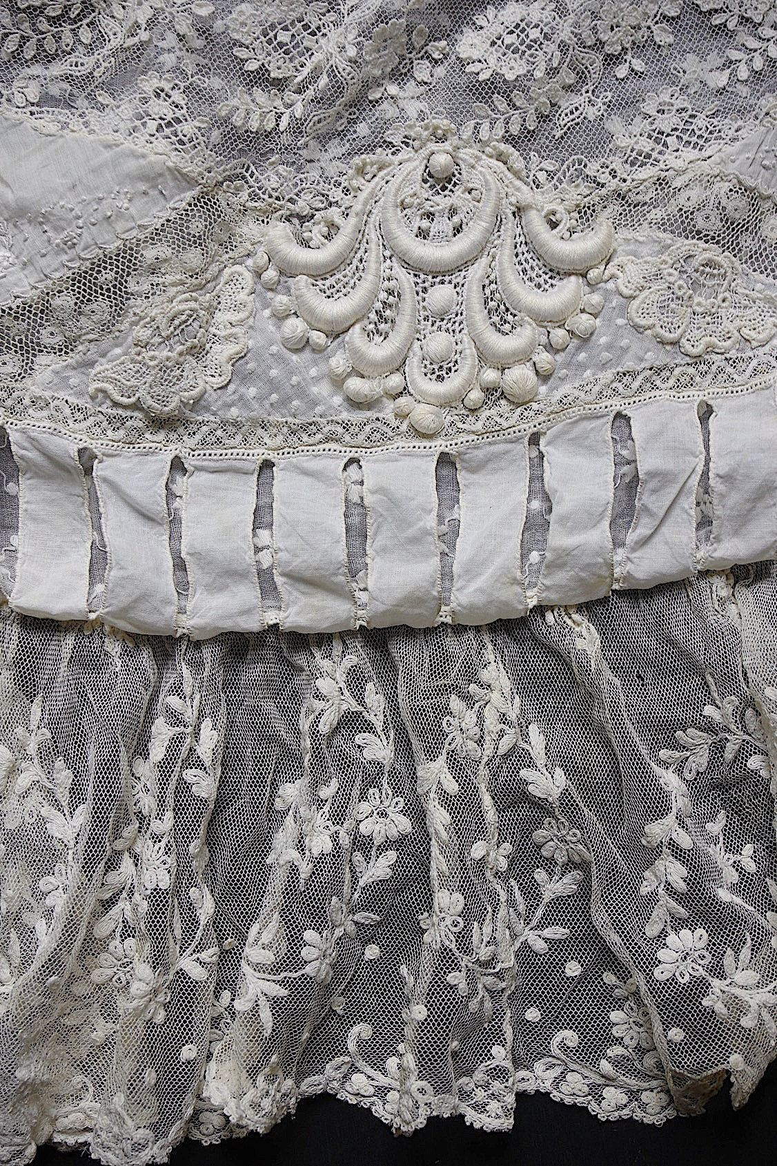 アンティークレース dentelle ancienne-antique lace 刺繍カバー 素材 .FR a l'epoque