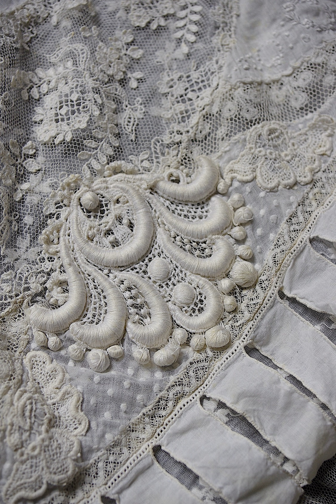 アンティークレース dentelle ancienne-antique lace 刺繍カバー 素材 .FR a l'epoque