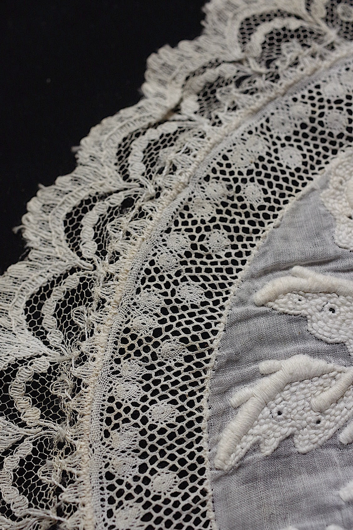アンティークレース dentelle ancienne-antique lace 刺繍 nappe 2点 .FR a l'epoque