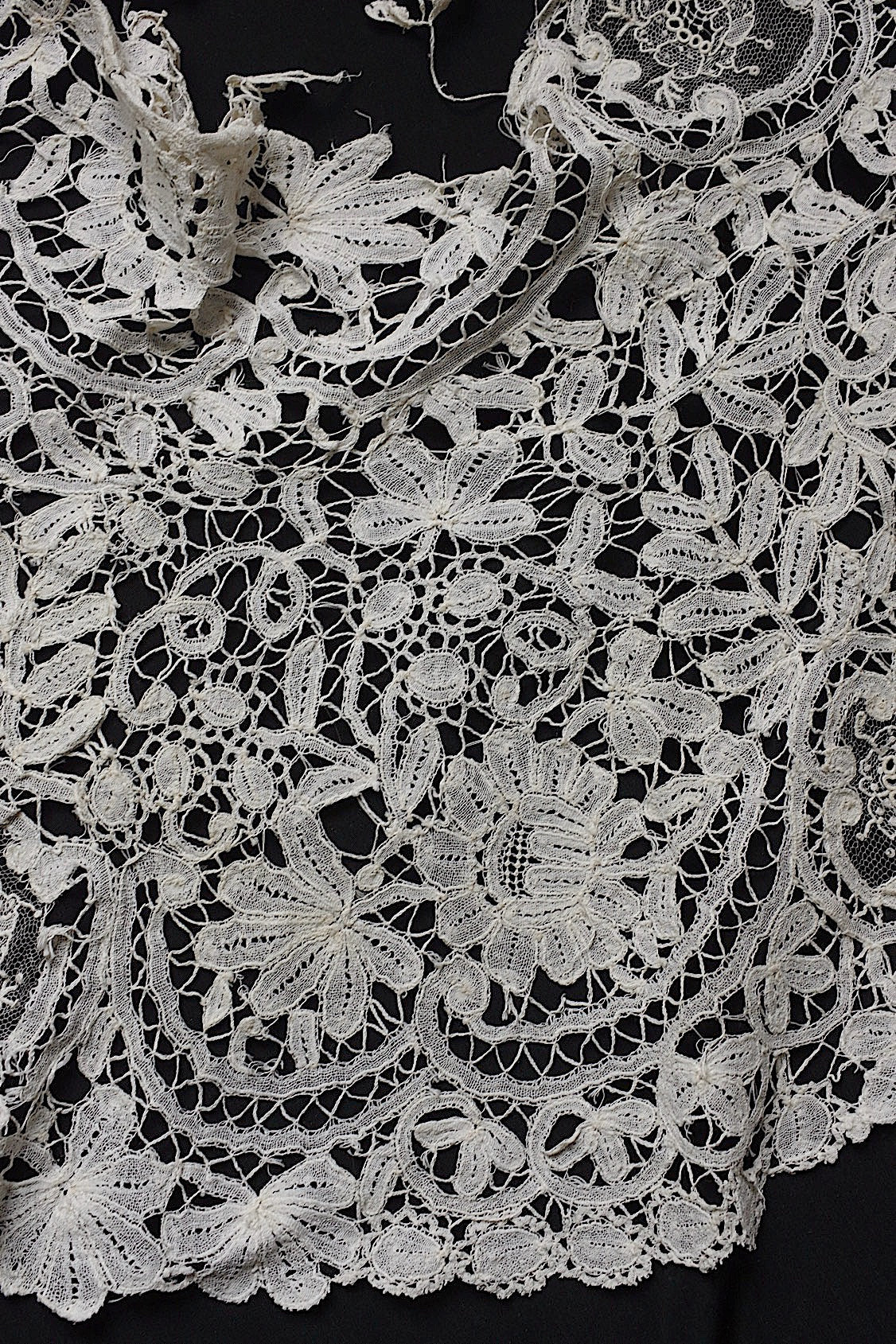 アンティークレース dentelle ancienne-antique lace 大きな襟 素材用 .FR a l'epoque