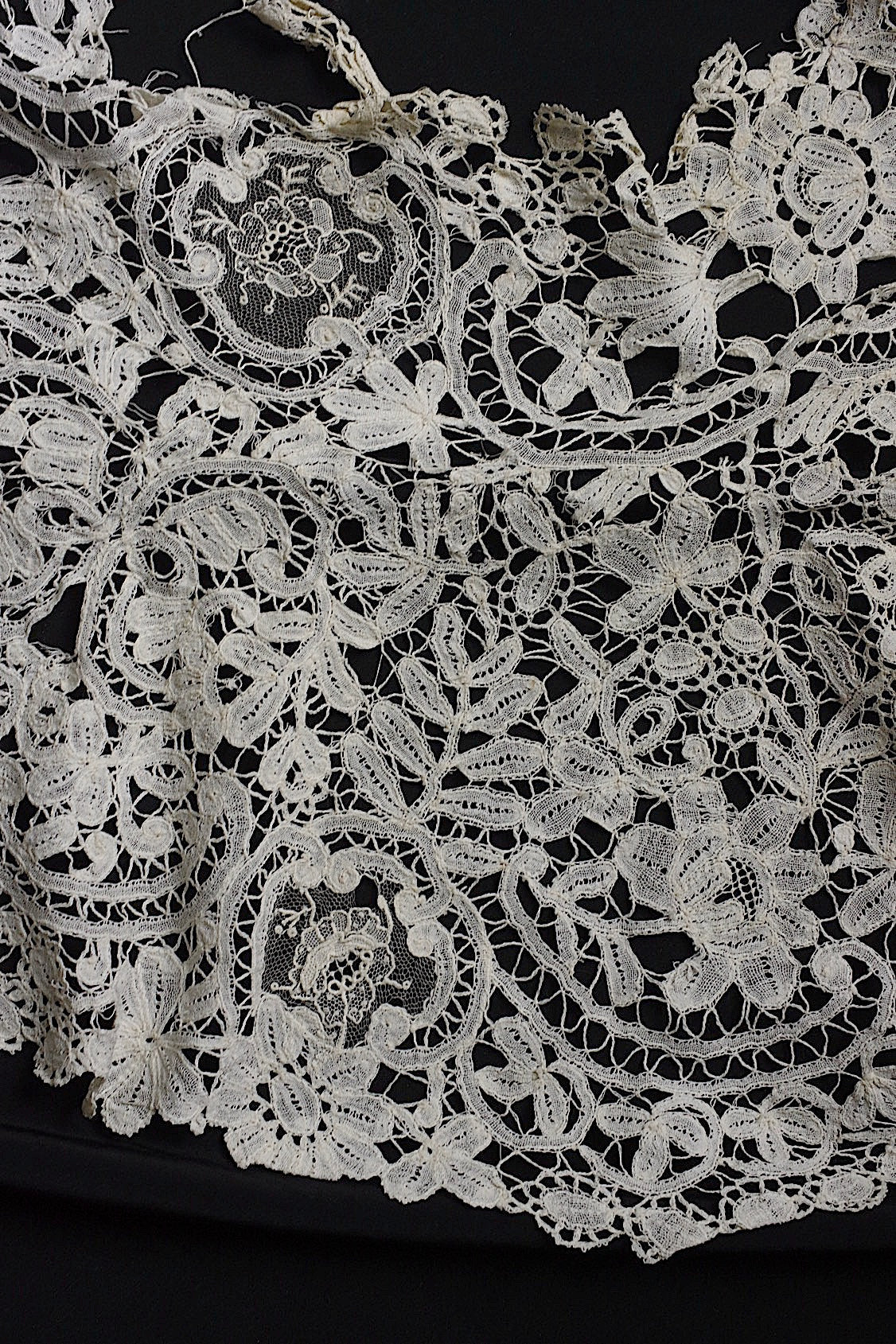 アンティークレース dentelle ancienne-antique lace 大きな襟 素材用 .FR a l'epoque