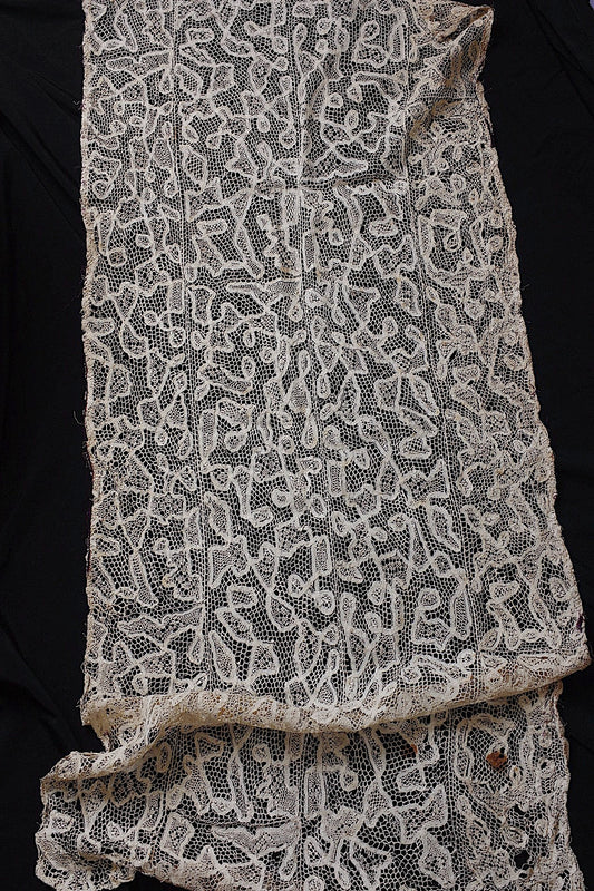 アンティークレース dentelle ancienne 大きめハギレ .FR a l'epoque