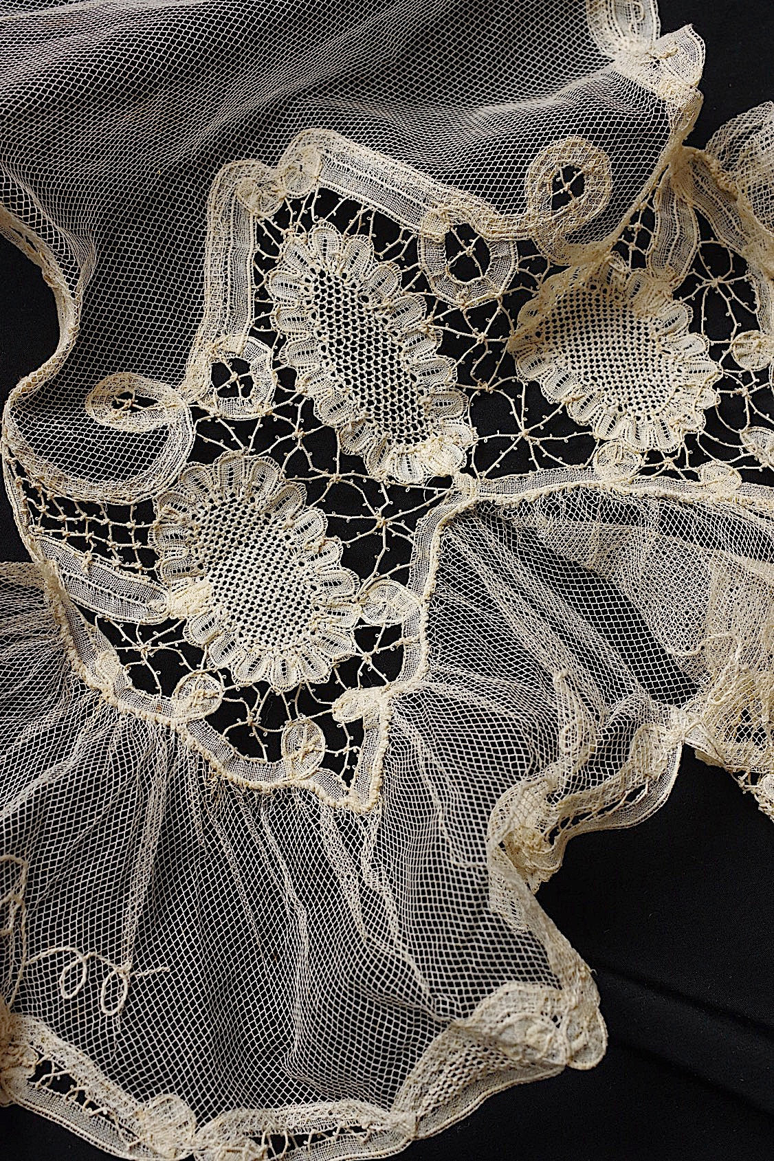 アンティークレース dentelle ancienne タイ2本 .FR a l'epoque
