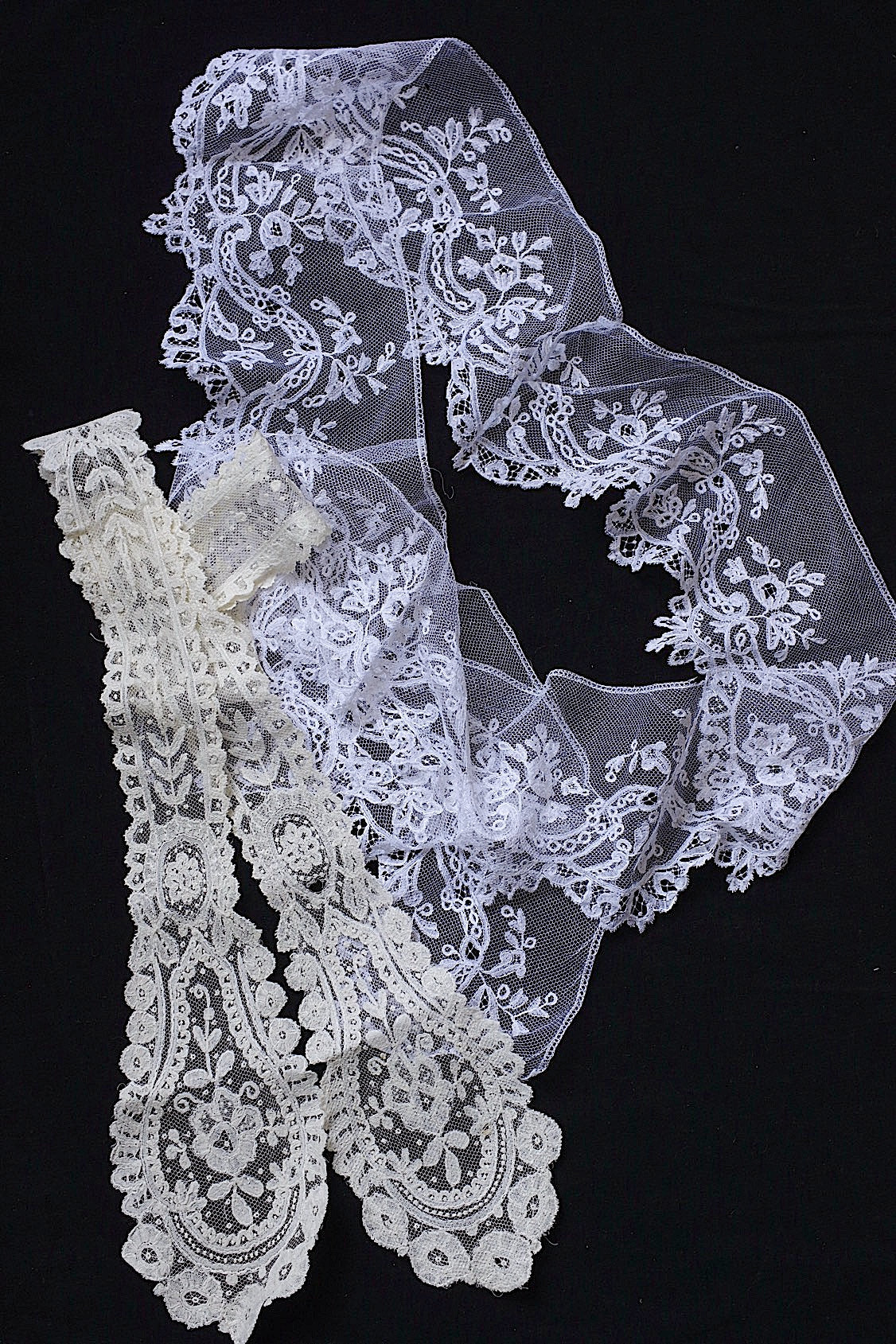 アンティークレース dentelle ancienne アプリカッションアングレテール2本 .FR a l'epoque