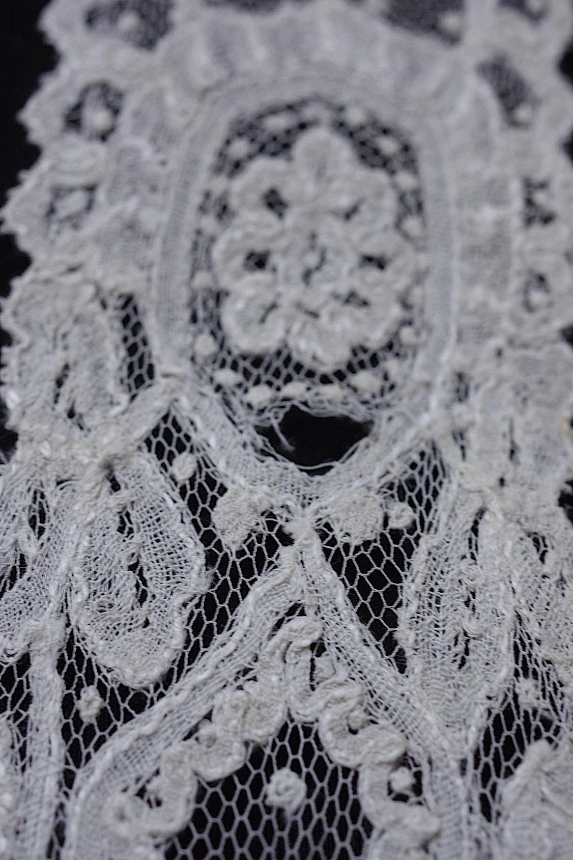 アンティークレース dentelle ancienne アプリカッションアングレテール2本 .FR a l'epoque