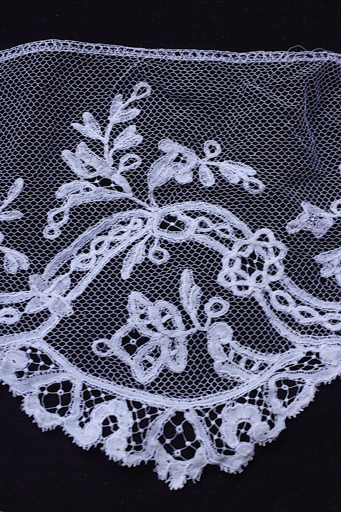 アンティークレース dentelle ancienne アプリカッションアングレテール2本 .FR a l'epoque