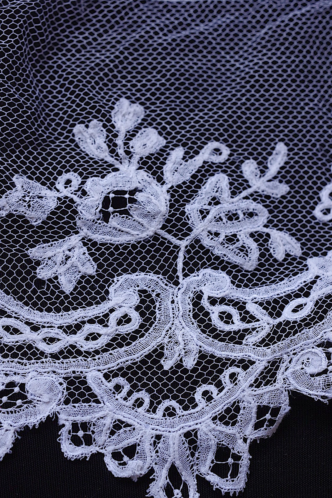 アンティークレース dentelle ancienne アプリカッションアングレテール2本 .FR a l'epoque