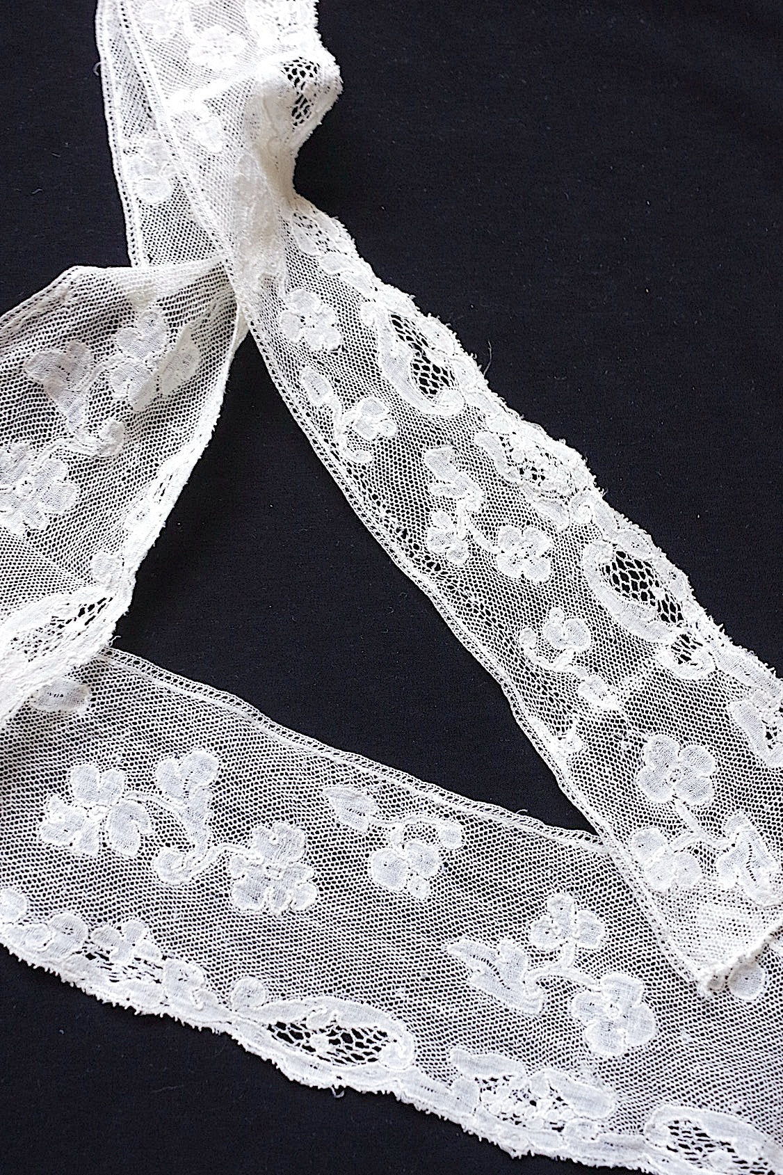 アンティークレース dentelle ancienne 70cm 95cm .FR a l'epoque