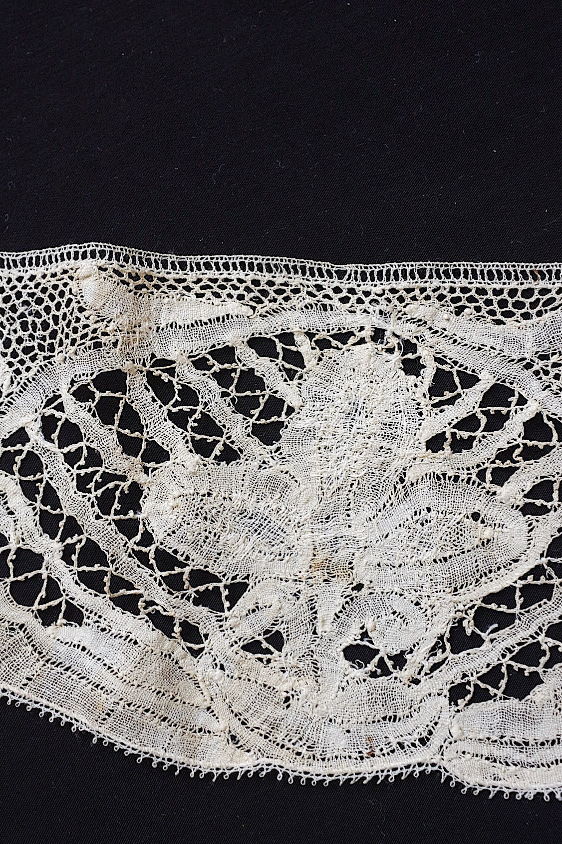 アンティークレース dentelle ancienne 190cm .FR a l'epoque