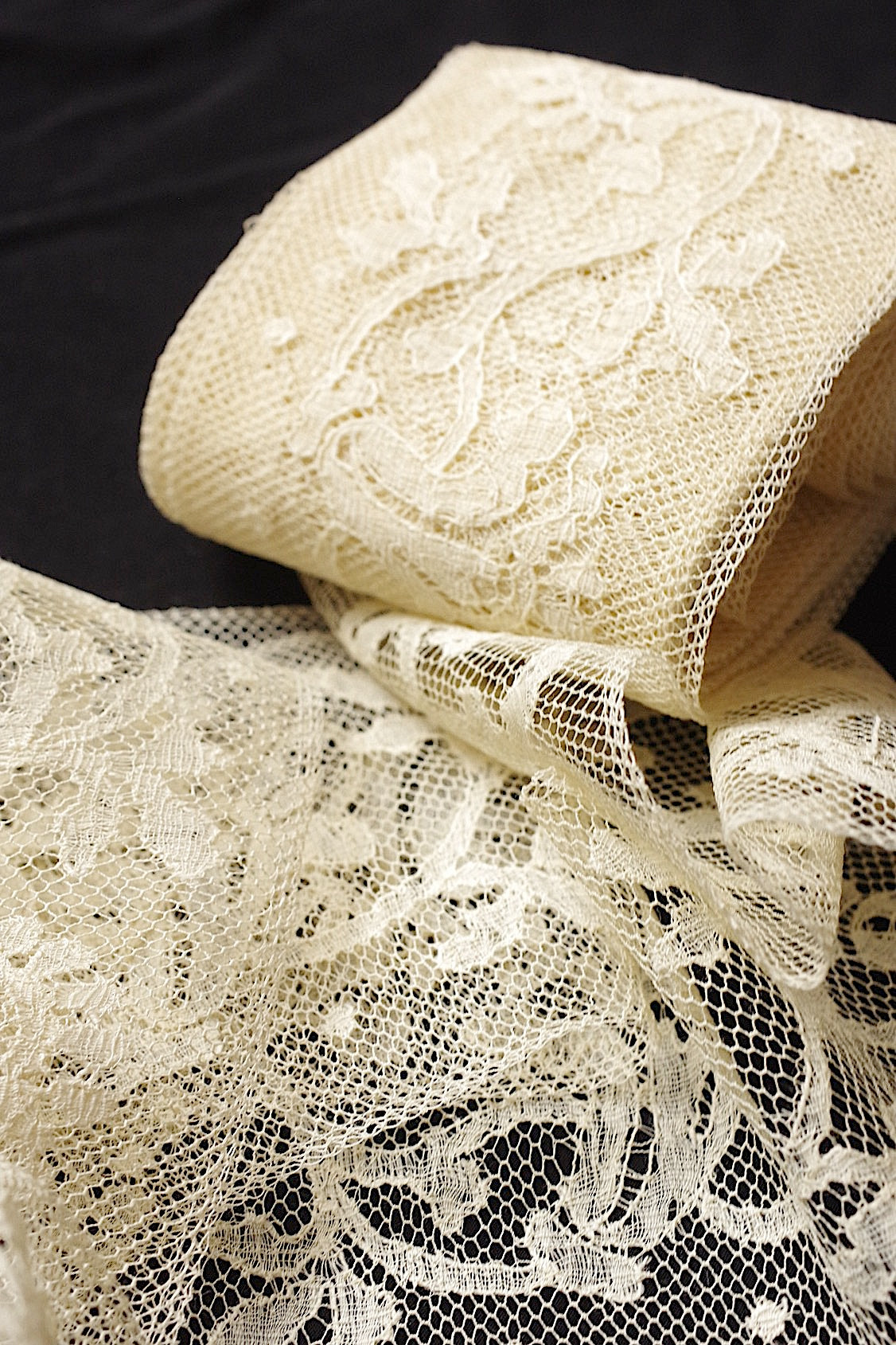 アンティークレース dentelle ancienne 564cm .FR a l'epoque