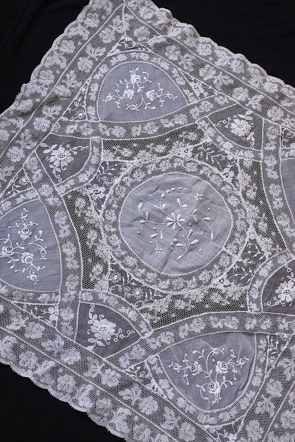 アンティークレース dentelle ancienne 刺繍クロス .FR a l'epoque