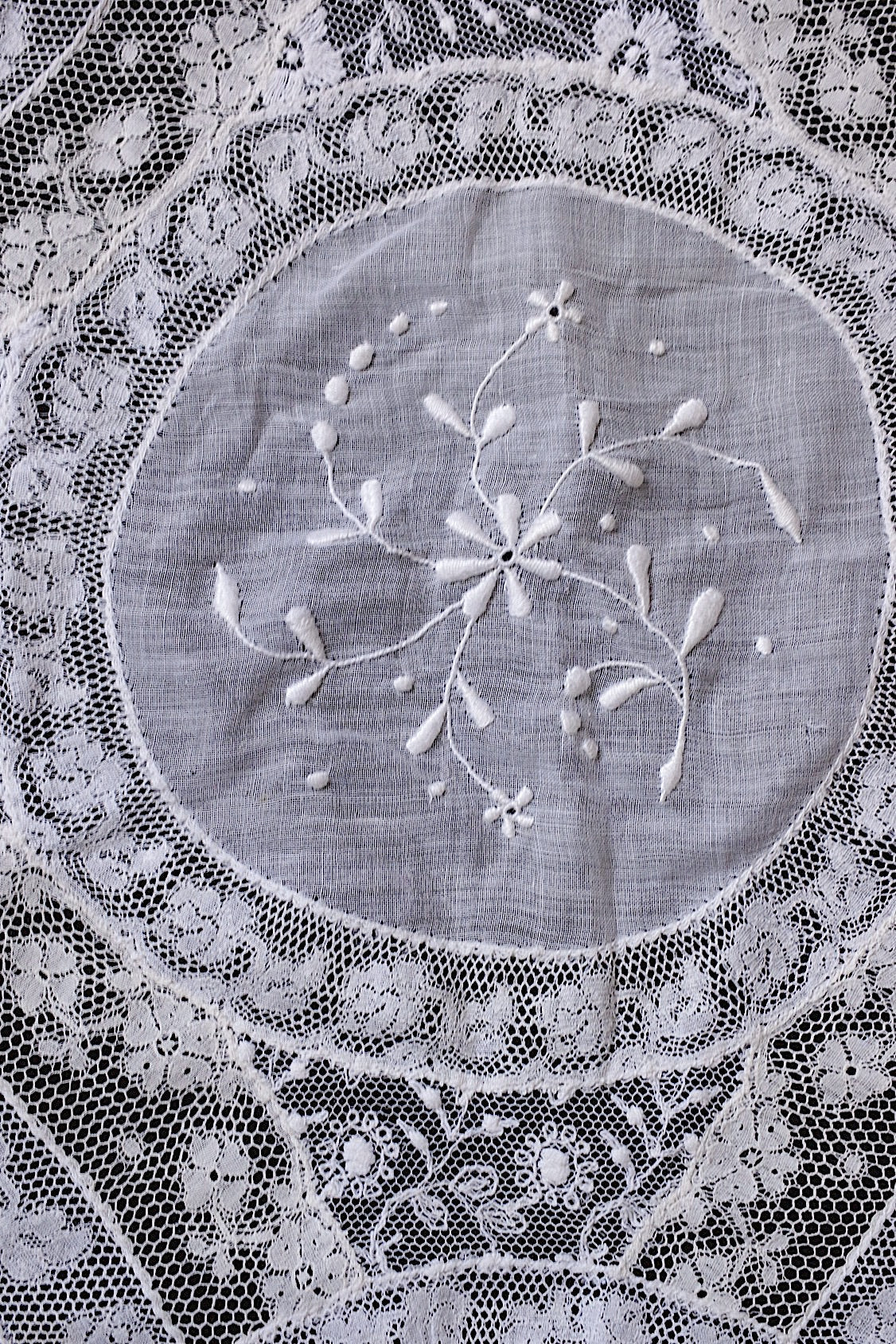 アンティークレース dentelle ancienne 刺繍クロス .FR a l'epoque
