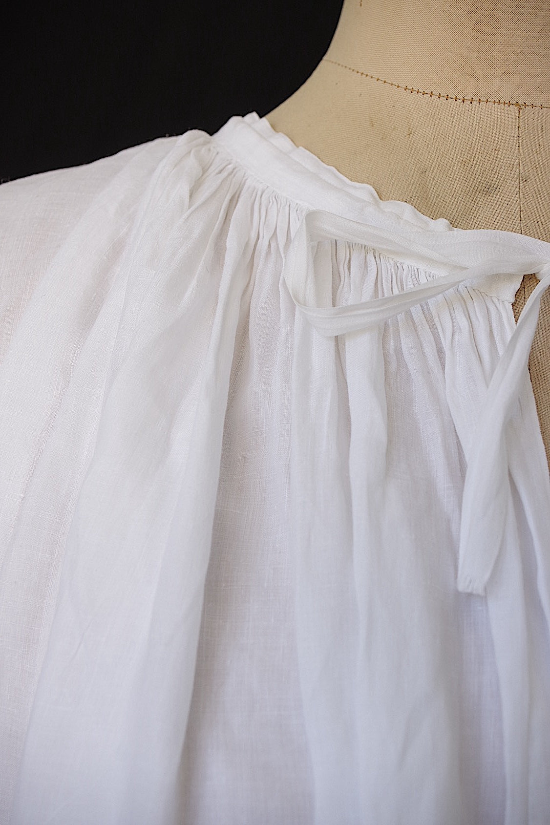 アンティーク司祭服 vêtement antique aube 1 .FR a l'epoque