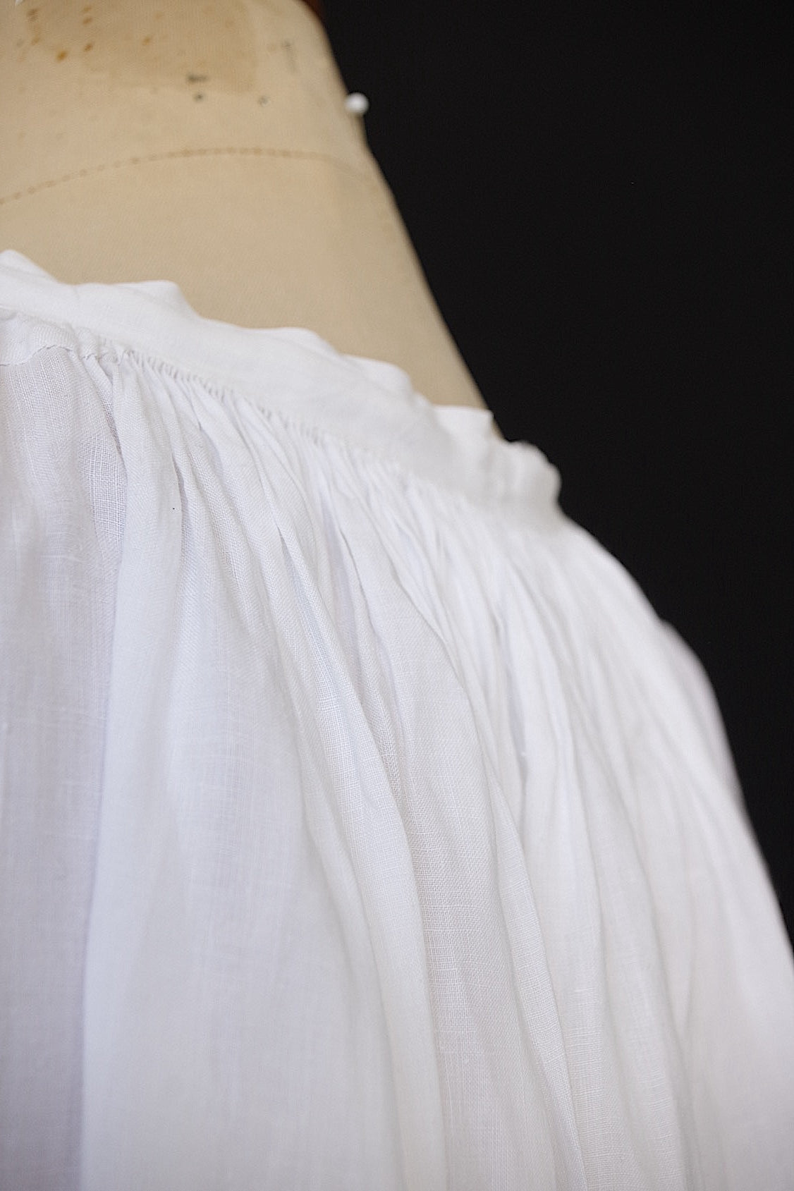 アンティーク司祭服 vêtement antique aube 1 .FR a l'epoque