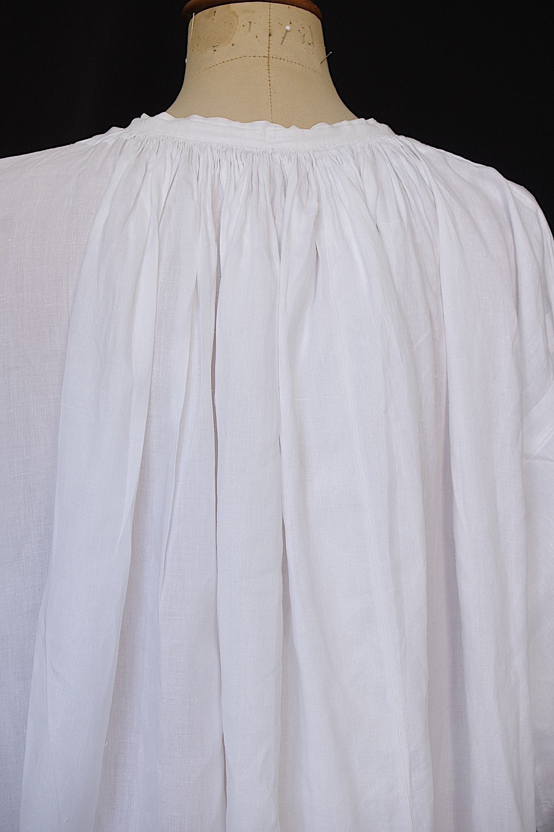 アンティーク司祭服 vêtement antique aube 1 .FR a l'epoque