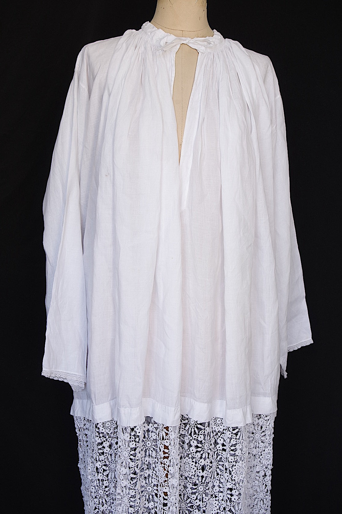 アンティーク司祭服 vêtement antique aube 2 .FR a l'epoque