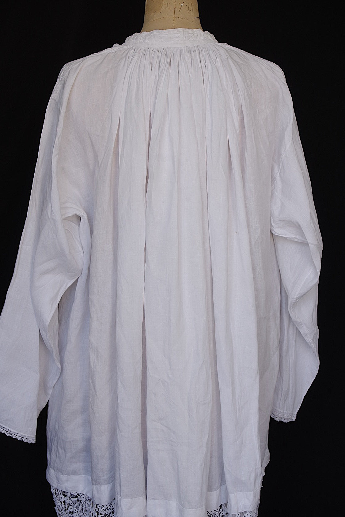 アンティーク司祭服 vêtement antique aube 2 .FR a l'epoque