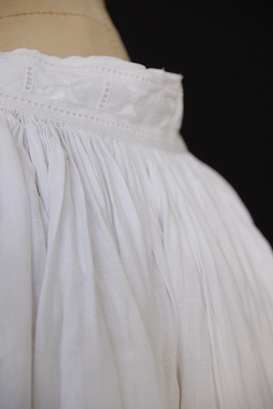 アンティーク司祭服 vêtement antique aube 2 .FR a l'epoque