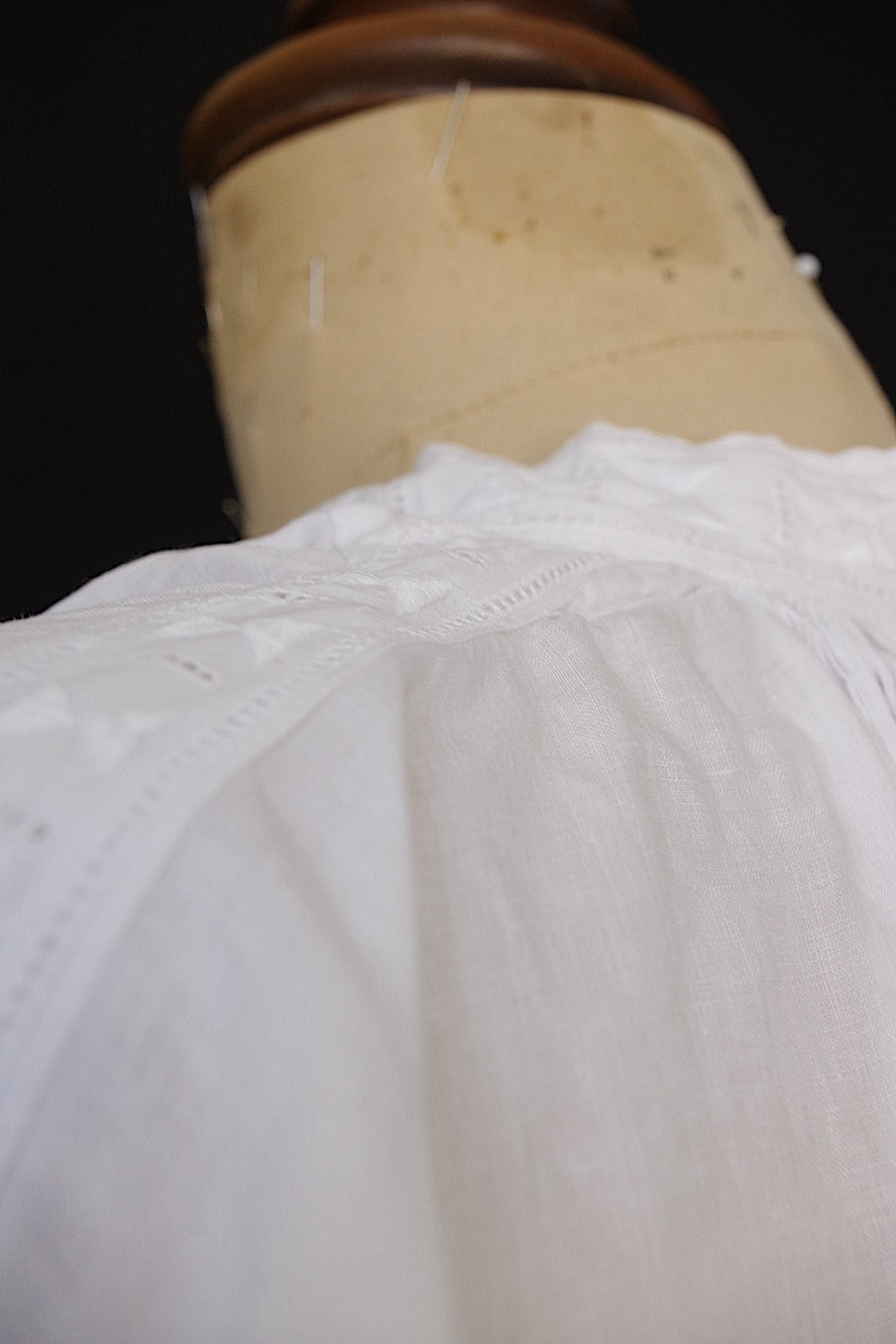 アンティーク司祭服 vêtement antique aube 2 .FR a l'epoque