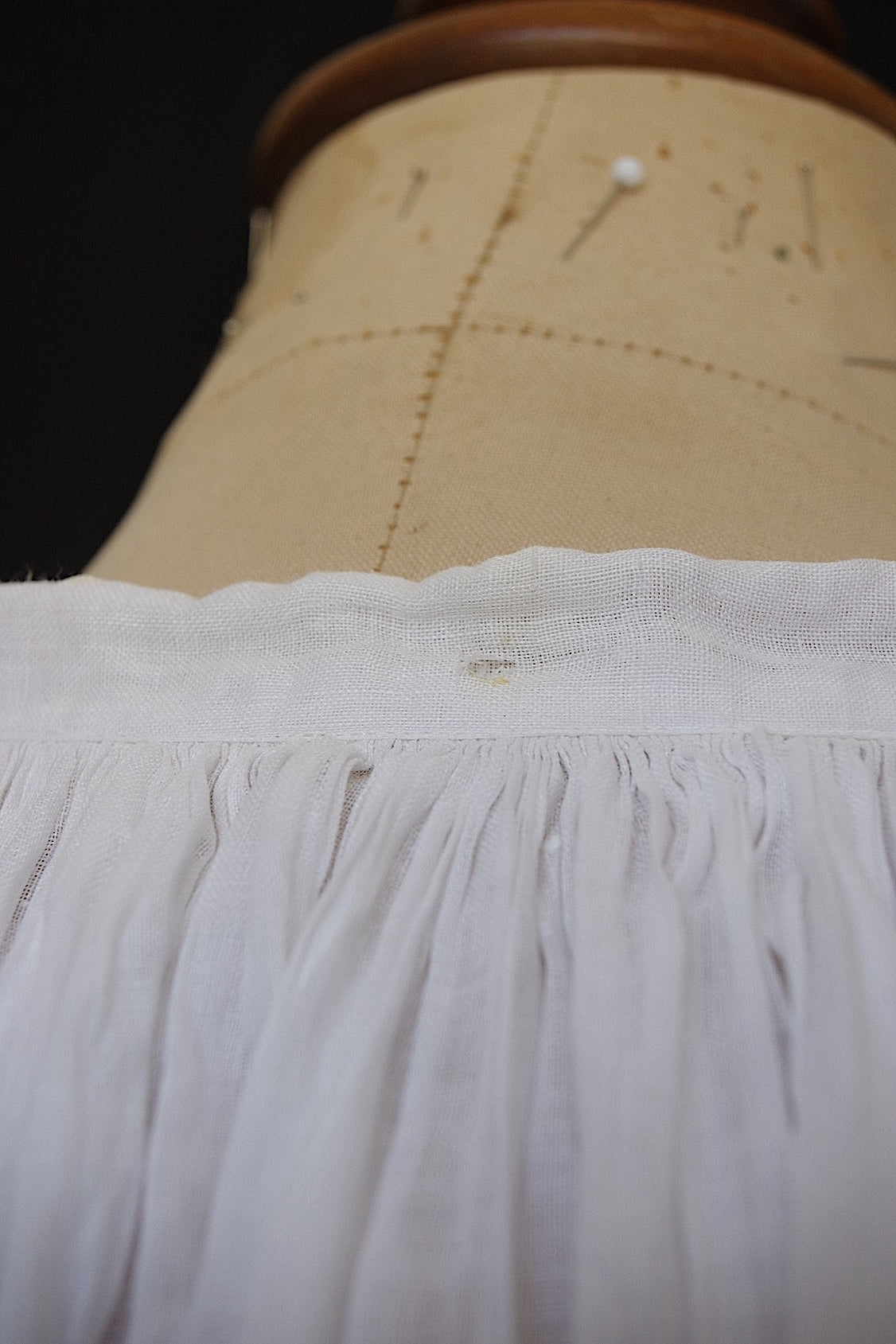 アンティーク司祭服 vêtement antique aube 3 .FR a l'epoque