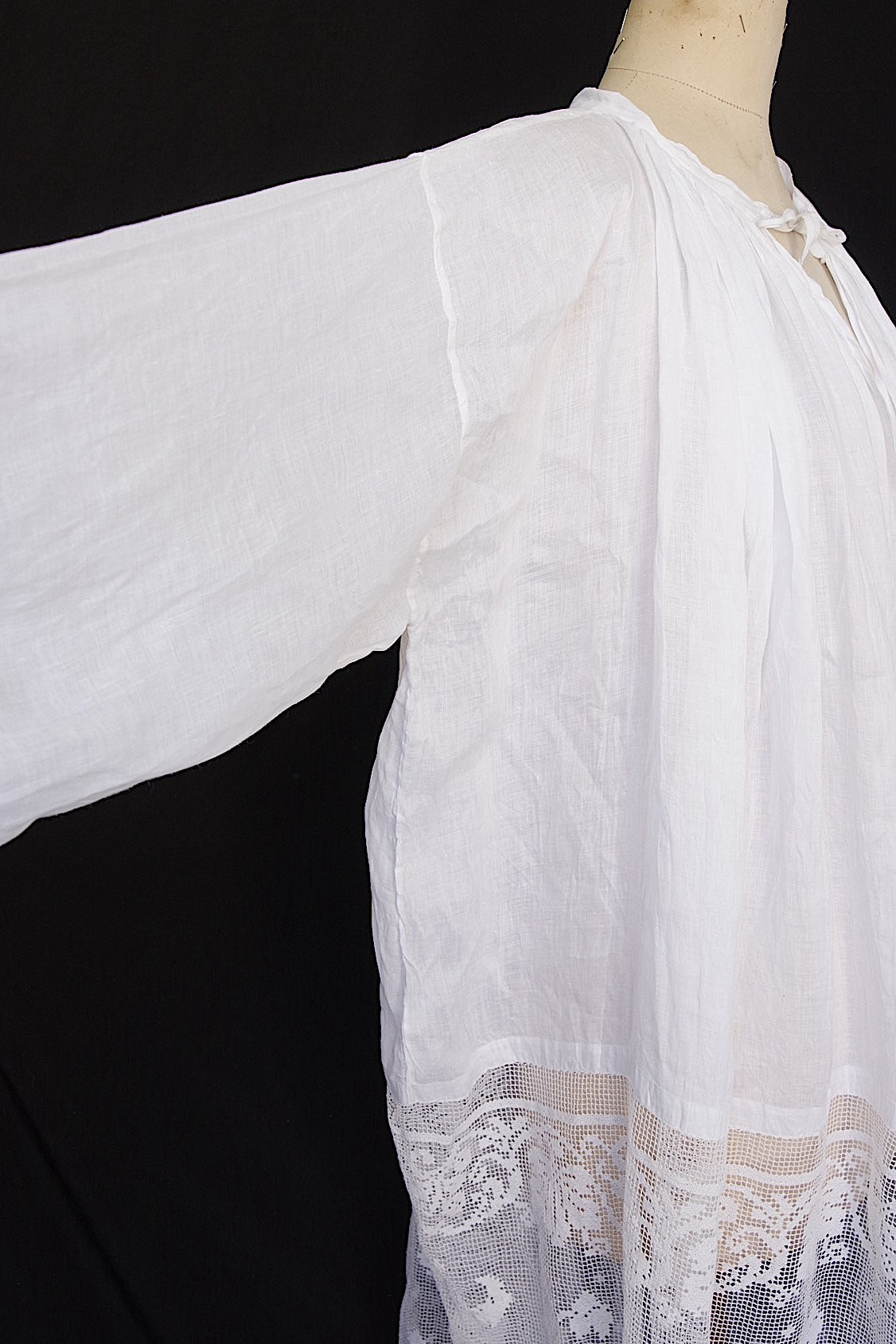 アンティーク司祭服 vêtement antique aube 3 .FR a l'epoque